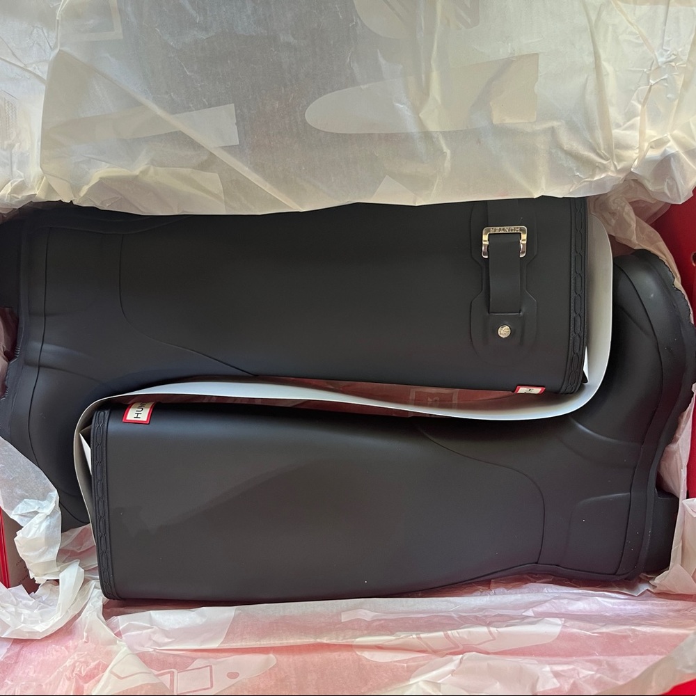 Tall Hunter Boots black Matte Size 5 New in the box